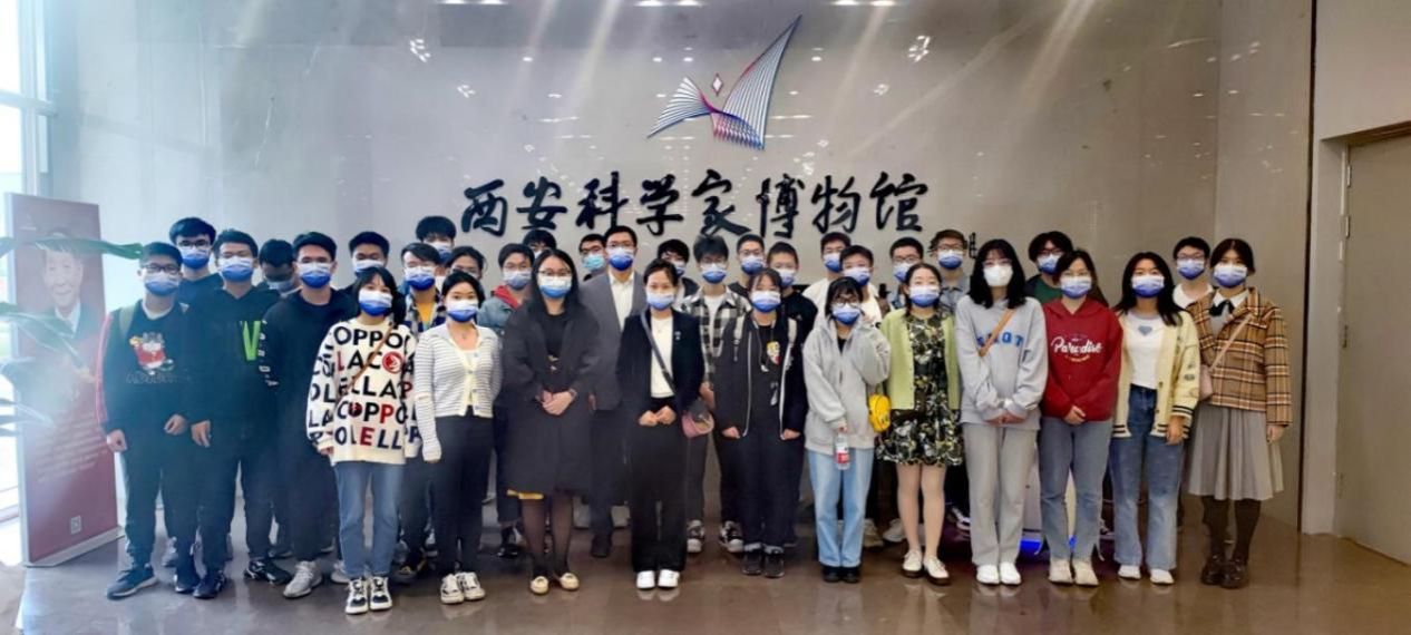 玛丽女王yl7703永利荣获2022-2023学年校级先进员工党支部、党建先进个人和优秀员工共产党员荣誉称号